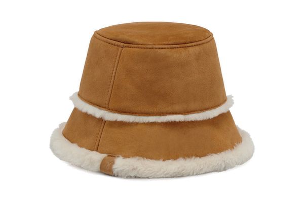 EMU AUSTRALIA W7017 Sheepskin Hat chestnut, kapelusz damski. Brązowe kapelusze damskie Emu Australia, na zimę, bez wzorów, ze skóry. Za 370.93 zł.