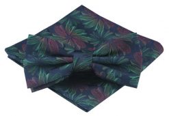 Mucha Męska z Poszetką - Alties - Zielone, Duże Kwiaty, Granatowe Tło. Zielone krawaty i muchy męskie Alties, bez wzorów, eleganckie. Za 54.00 zł.