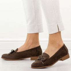 D.Brązowe półbuty damskie M.Daszyński 25113-2. Brązowe półbuty damskie M.Daszyński, z aplikacjami, z materiału, biznesowe, bez obcasa, na płaskiej podeszwie. Za 179.00 zł.