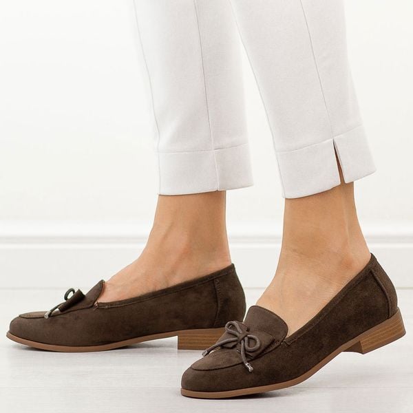 D.Brązowe półbuty damskie M.Daszyński 25113-2. Brązowe półbuty damskie M.Daszyński, z aplikacjami, z materiału, biznesowe, bez obcasa, na płaskiej podeszwie. Za 179.00 zł.