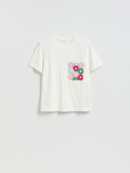 T-shirt z haftem - biały. Białe t-shirty damskie Reserved, l, bez wzorów, z bawełny, bez kołnierzyka. Za 79.99 zł.