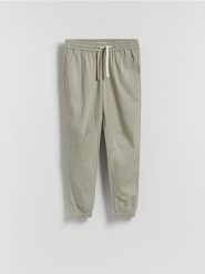 Spodnie jogger slim fit - jasnozielony. Zielone spodnie materiałowe męskie Reserved, bez wzorów, z bawełny. Za 149.99 zł.