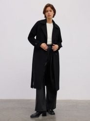 BGN Płaszcz przejściowy w kolorze czarnym rozmiar: 40. Czarne płaszcze damskie BGN, bez wzorów, z tkaniny. Za 314.75 zł.