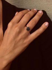 Les Favorites Pozłacany pierścionek z cyrkoniami rozmiar: 54. Czarne pierścionki damskie Les Favorites, z cyrkonią, pozłacane. Za 152.98 zł.