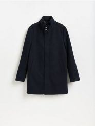 Płaszcz ze stójką - granatowy. Niebieskie płaszcze męskie Reserved, l, bez wzorów, z tkaniny. Za 459.99 zł.