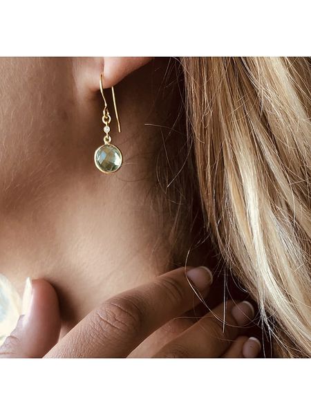 Les Petites Précieuses Pozłacane kolczyki z ametystem rozmiar: onesize. Żółte kolczyki damskie Les Petites Précieuses, z ametystem, pozłacane, z zapięciem typu bigiel. Za 178.79 zł.