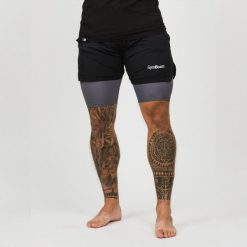 Szorty męskie fitness 2in1 czarno-szare. Szare szorty męskie GYMBEAM, m, z lycry, do biegania. Za 85.90 zł.