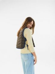 Pikowana kamizelka - brązowy. Brązowe kamizelki damskie Reserved, l, z tkaniny. Za 239.99 zł.