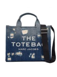 Marc Jacobs Torebka 2F4HTT002H05 Niebieski. Niebieskie torebki klasyczne damskie MARC JACOBS, bez wzorów, z materiału, bez dodatków. Za 1,939.00 zł.