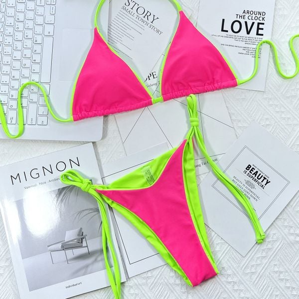 Bikini plażowe z regulowanymi sznureczkami Fawn. Czerwone bikini damskie Intica, bez wzorów. W wyprzedaży za 139.00 zł.