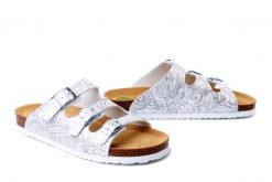 DR. BRINKMANN 700786-03 weiss, klapki damskie. Białe klapki damskie Dr. Brinkmann, bez wzorów, bez obcasa. Za 165.67 zł.