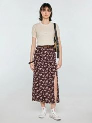 Spódnica damska midi w kwiatowy wzór brązowa Shimenita 804. Brązowe spódniczki damskie Big Star, l, bez wzorów, z materiału, klasyczne, midi. Za 179.99 zł.