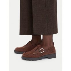Półbuty JENNY. Brązowe półbuty damskie Jenny, bez wzorów, bez obcasa, na płaskiej podeszwie. Za 149.99 zł.