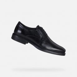 Skórzane buty wizytowe Geox Brandolf. Czarne buty wizytowe męskie Geox, ze skóry, bez zapięcia. Za 422.50 zł.