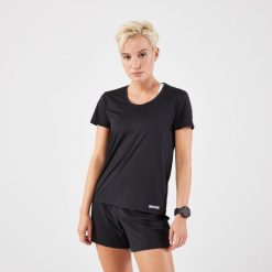 Koszulka do biegania damska Kiprun Run 100. Czerwone t-shirty damskie KALENJI, l, bez wzorów, z materiału, bez kołnierzyka. Za 29.99 zł.