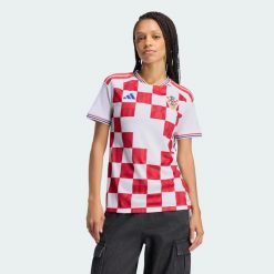 Koszulka domowa Croatia 26. Białe t-shirty damskie Adidas, l, bez wzorów, z dzianiny, bez kołnierzyka. Za 439.00 zł.