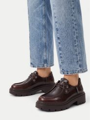 Guess Jeans Półbuty CEO-HY5389S-9 Brązowy. Brązowe półbuty damskie Guess Jeans, z aplikacjami, z jeansu, bez obcasa, na płaskiej podeszwie. Za 249.99 zł.