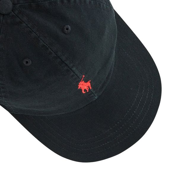 Czapka z daszkiem Polo Ralph Lauren. Czarne czapki z daszkiem damskie Polo Ralph Lauren, bez wzorów. Za 139.99 zł.