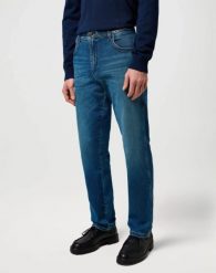 MESKIE SPODNIE WRANGLER TEXAS SLIM ROUGE 112370863. Spodnie materiałowe męskie Wrangler, bez wzorów. Za 219.99 zł.