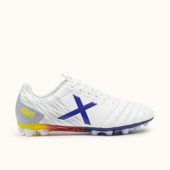 Buty sportowe Munich 2159316 dla unisex. Białe buty sportowe na co dzień męskie munich, z materiału, bez zapięcia. Za 333.60 zł.