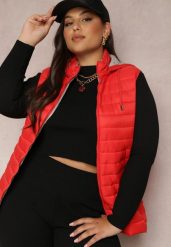 Czerwona Kamizelka Pikowana z Kapturem Siami. Czerwone kamizelki damskie Renee, plus size. Za 129.99 zł.