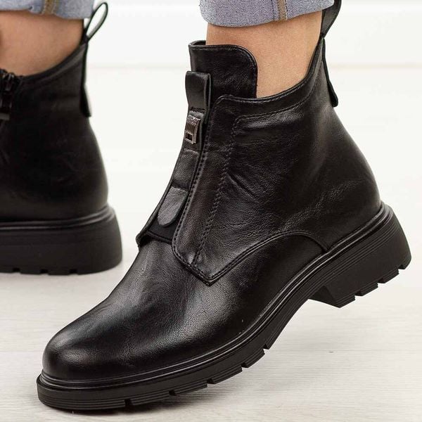 Czarne botki damskie Jezzi 2501-1. Czarne botki damskie Jezzi, na jesień, z jeansu, biznesowe, z okrągłym noskiem, bez obcasa, na płaskiej podeszwie, bez zapięcia. Za 229.00 zł.