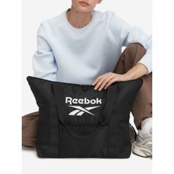 Torebka Reebok. Czarne torebki klasyczne damskie Reebok, bez wzorów, bez dodatków. Za 79.99 zł.