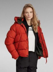 G-Star Kurtka pikowana w kolorze czerwonym rozmiar: XL. Czerwone kurtki damskie G-Star, s, bez wzorów, z materiału, bez kaptura. Za 346.99 zł.