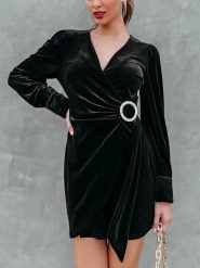 Milan Kiss Aksamitna sukienka w kolorze czarnym rozmiar: XL. Czarne sukienki damskie Milan Kiss, xl, bez wzorów, bez kołnierzyka, bez ramiączek, mini. Za 152.99 zł.