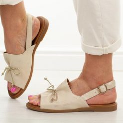 Złote skórzane płaskie sandały damskie Cambell 19387. Żółte sandały damskie Cambell, bez wzorów, z jeansu, bez obcasa, na płaskiej podeszwie. W wyprzedaży za 192.72 zł.