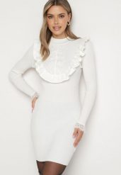 Biała Dopasowana Prążkowana Sukienka z Wiskozą i Żabotem z Haftem Nerain. Białe sukienki damskie Born2be, na co dzień, m, bez wzorów, prążkowane, eleganckie, bez kołnierzyka, bez ramiączek, mini, dopasowane. W wyprzedaży za 63.99 zł.