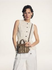 Torebka na ramię - brązowy. Brązowe torebki klasyczne damskie Reserved, bez wzorów, bez dodatków. Za 129.99 zł.