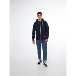 Bluza męska rozpinana z kapturem Protest NXGSYLAR. Niebieskie bluzy z kapturem męskie Protest, m. W wyprzedaży za 215.99 zł.