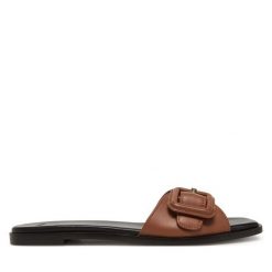 Klapki BOSS. Brązowe klapki damskie Boss, bez wzorów, bez obcasa. Za 549.99 zł.