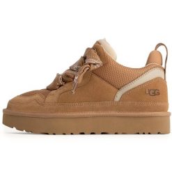 Kapcie UGG Lowmel w kolorze chestnut. Brązowe kapcie damskie Ugg, z materiału. Za 667.70 zł.