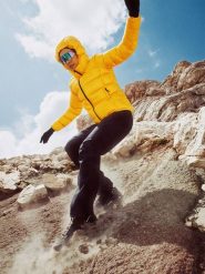 4F Kurtka puchowa trekkingowa z wypełnieniem naturalnym damska - żółta M. Żółte kurtki damskie 4f, m, bez wzorów, z puchu, bez kaptura. Za 799.99 zł.