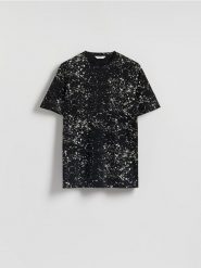 T-shirt regular z nadrukiem allover - ciemnoszary. Szare t-shirty męskie Reserved, l, bez wzorów, z bawełny, bez kołnierzyka. W wyprzedaży za 35.99 zł.