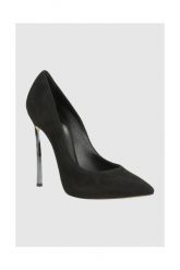 CASADEI Szpilki pump blade czarne zamszowe. Czarne szpilki Casadei, bez wzorów, ze skóry, bez obcasa. W wyprzedaży za 1,599.99 zł.