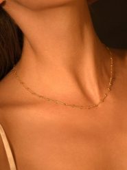 OR ÉCLAT Złoty naszyjnik "Chaine" z elementami ozdobnymi - dł. 43 cm rozmiar: onesize. Żółte naszyjniki damskie Or Éclat, złote. Za 1,870.99 zł.