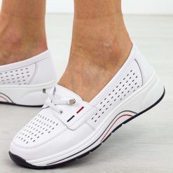 Białe ażurowe skórzane półbuty damskie S.Barski 871. Białe półbuty damskie S.BARSKI, w ażurowe wzory, z jeansu, biznesowe, bez obcasa, na płaskiej podeszwie. Za 229.00 zł.