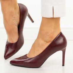 Bordowe skórzane szpilki damskie Sergio Leone 1339. Czerwone szpilki Sergio Leone, bez wzorów, ze skóry, bez obcasa. Za 299.00 zł.