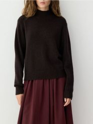 Wełniany sweter z dodatkiem kaszmiru - ciemnobrązowy. Brązowe swetry klasyczne damskie Reserved, l, z dzianiny, bez kołnierzyka. Za 399.99 zł.