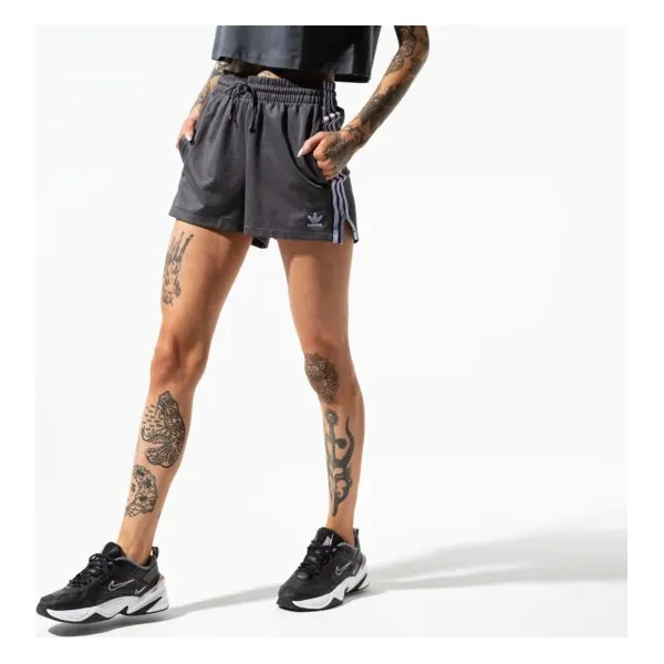 Adidas Szorty Trefoil Shorts , czarny, rozmiar S. Czarne szorty damskie Adidas, bez wzorów, z bawełny, klasyczne. Za 149.99 zł.