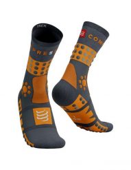 Skarpety trekkingowe Compressport Trekking Socks. Brązowe skarpetki męskie Compressport, bez wzorów, z elastanu. Za 156.85 zł.