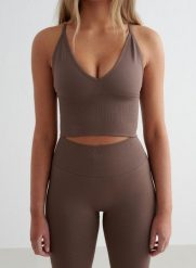 Damski biustonosz sportowy bezszwowy, z wyjmowanymi wkładkami Shape jasny brąz. Brązowe biustonosze sportowe damskie Aim'n, bez wzorów, z elastanu. Za 212.00 zł.