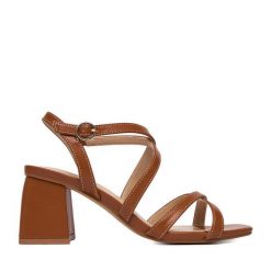 Sandały JENNY. Brązowe sandały damskie Jenny, bez wzorów, bez obcasa, na słupku. Za 119.99 zł.