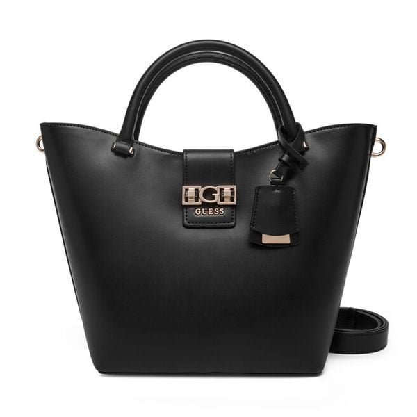 Torebka Guess. Czarne torebki klasyczne damskie Guess, z aplikacjami, bez dodatków. Za 469.99 zł.