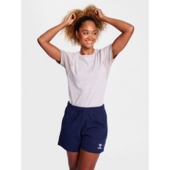 Koszulka damska Hummel Travel. Szare bluzki damskie HUMMEL, bez wzorów, bez kołnierzyka. Za 127.00 zł.