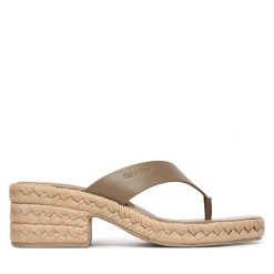 Klapki Calvin Klein. Brązowe klapki damskie CALVIN KLEIN, bez wzorów, bez obcasa. Za 529.99 zł.