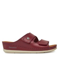Klapki Dr. Brinkmann. Czerwone klapki damskie Dr. Brinkmann, bez wzorów, bez obcasa. Za 249.99 zł.